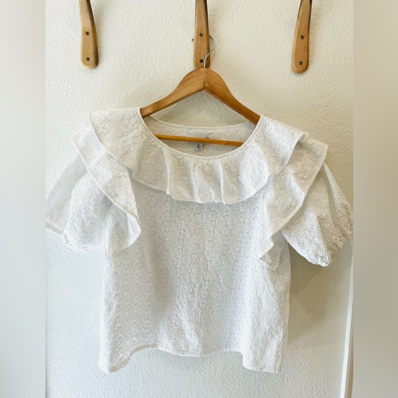 Something Navy White Eyelet Ruffled Top Size Small - Picture 2 of 4